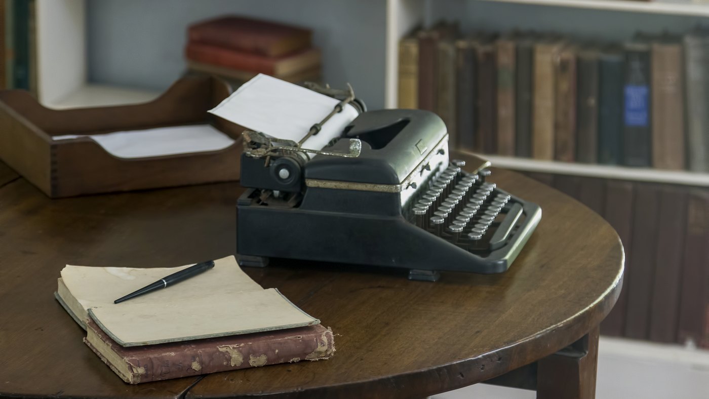 Key West'te Hemingway'in atölyesindeki daktilo ve yazı masası