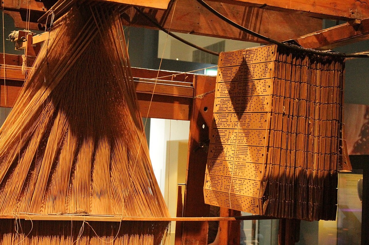 İskoçya Ulusal Müzesi'nde delikli kartlı Jacquard tezgâhı