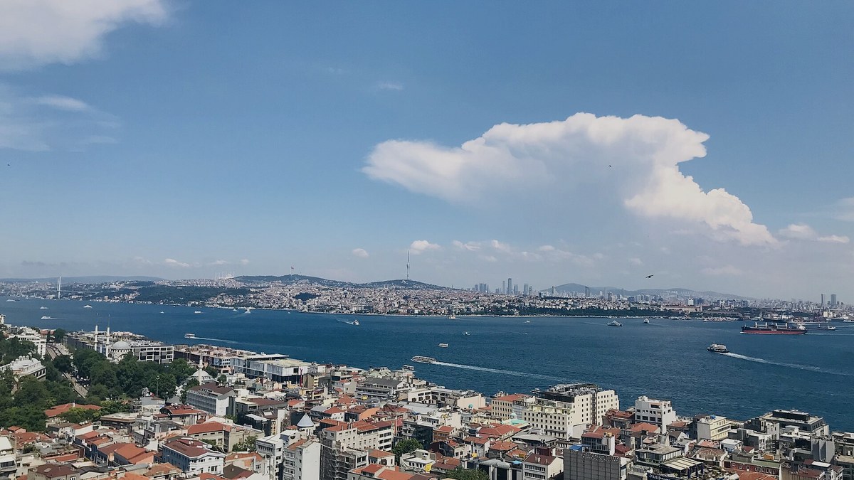 Galata Kulesi'nden Boğaz'a ve karşı kıyıya bakış