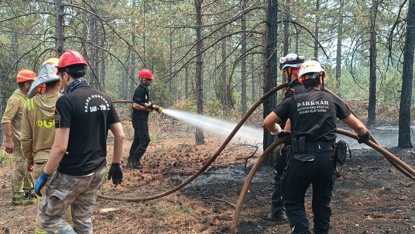 Orman yangını sonrası soğutma çalışması, temsili görsel