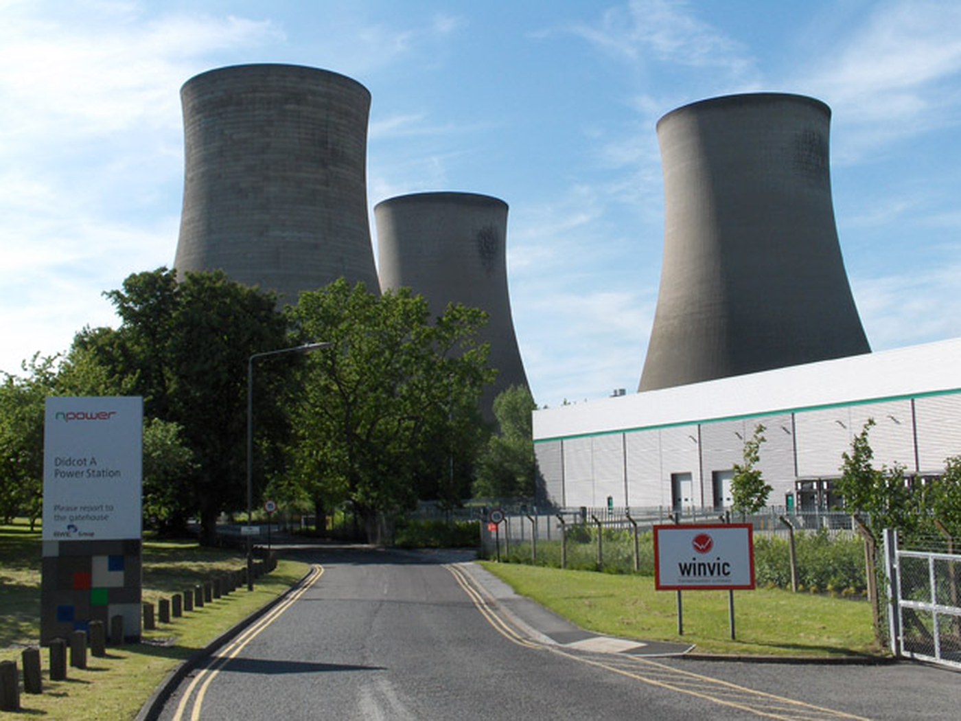 Didcot bölgesindeki endüstriyel tesisler ve eski santral yapıları