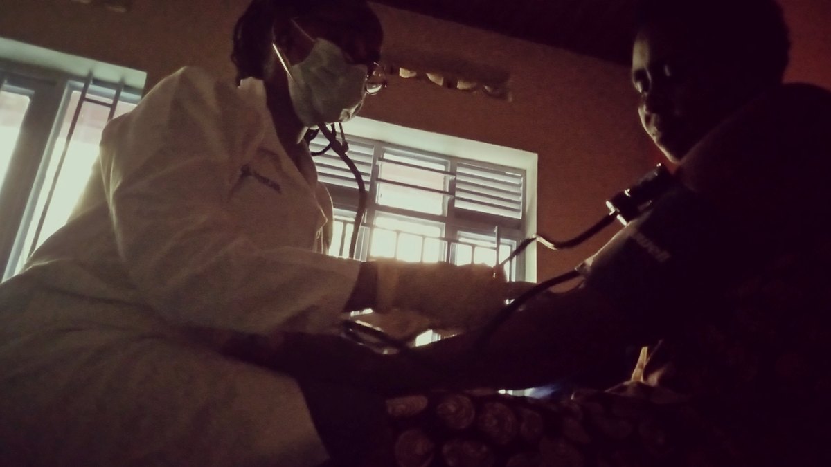 Klinikte tansiyon ölçümü