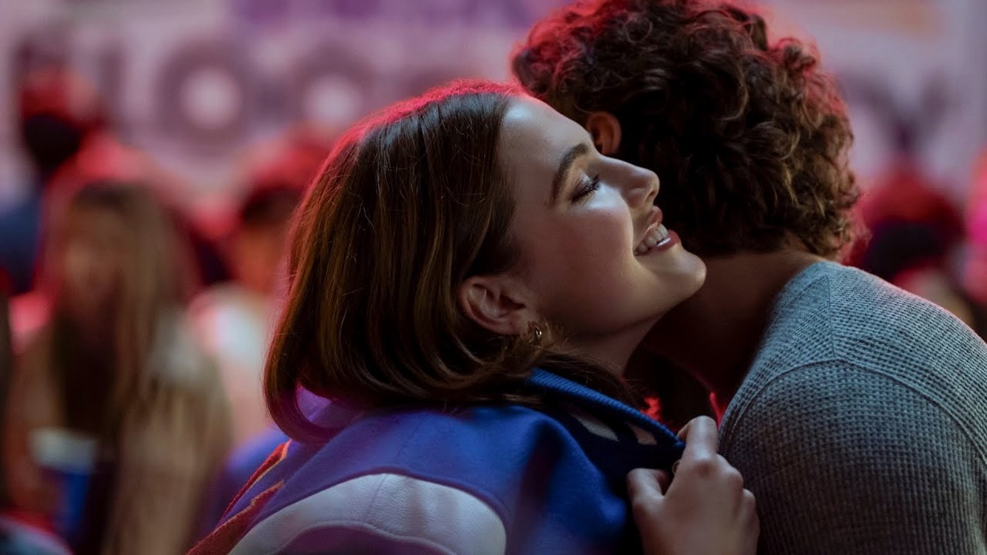 Off Campus resmi fragmanından kare