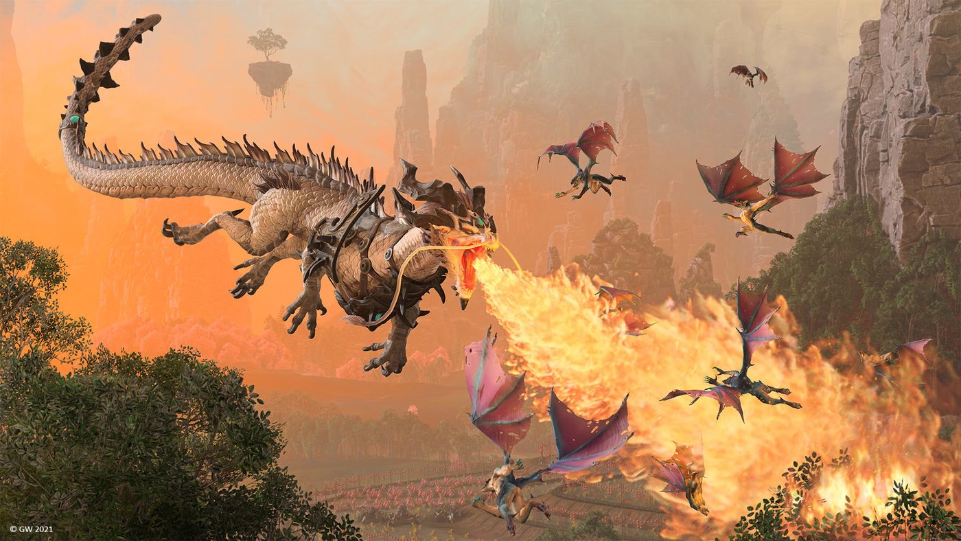 Total War WARHAMMER III oyununda kızıl gökyüzü altında ateş püsküren ejderhanın bir orduya saldırdığı sahne