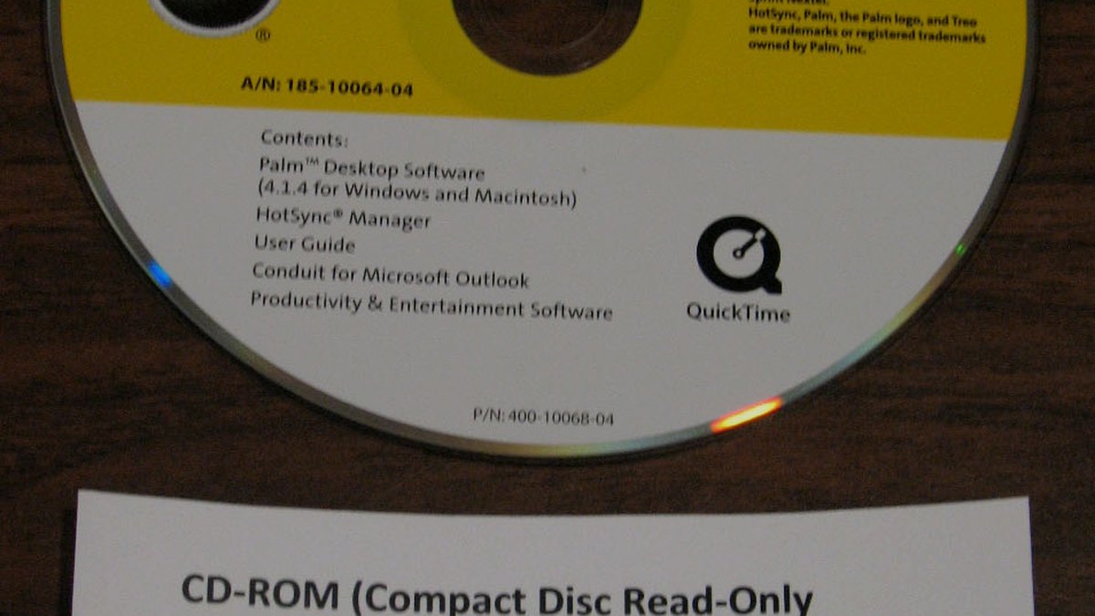 Yakından çekilmiş bir CD-ROM diski