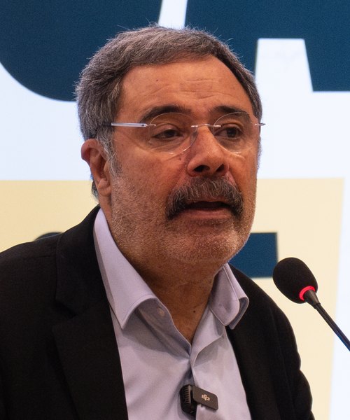 Ahmet Ümit, 42. İstanbul Kitap Fuarı'nda konuşurken