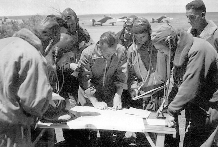 1940 Eylül’ünde Mısır’da harita çalışan İtalyan pilotlar