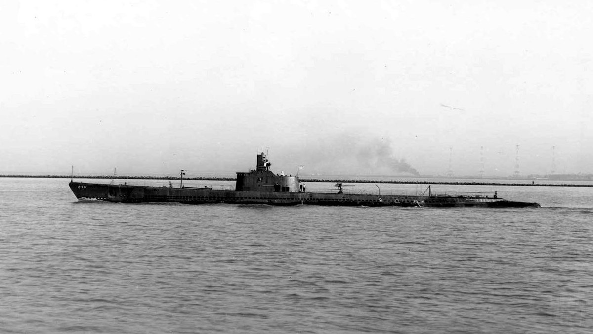 II. Dünya Savaşı döneminde denizde seyreden USS Silversides denizaltısı