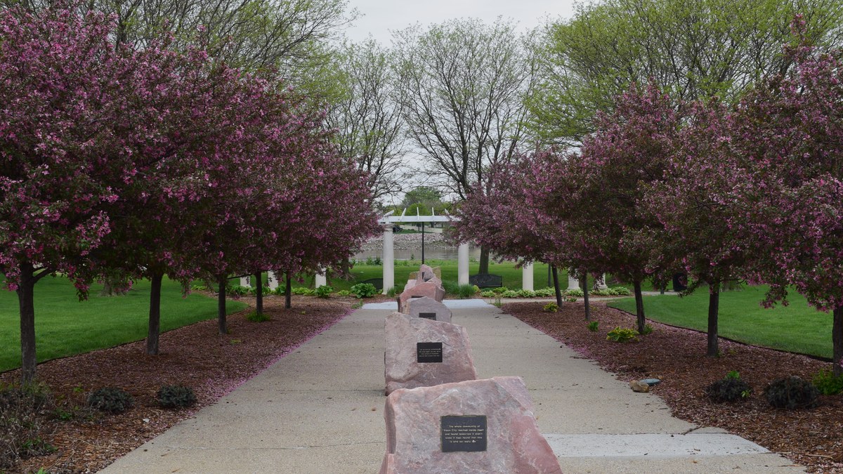 Sioux City’de United 232 anıtı, Missouri Nehri kıyısı