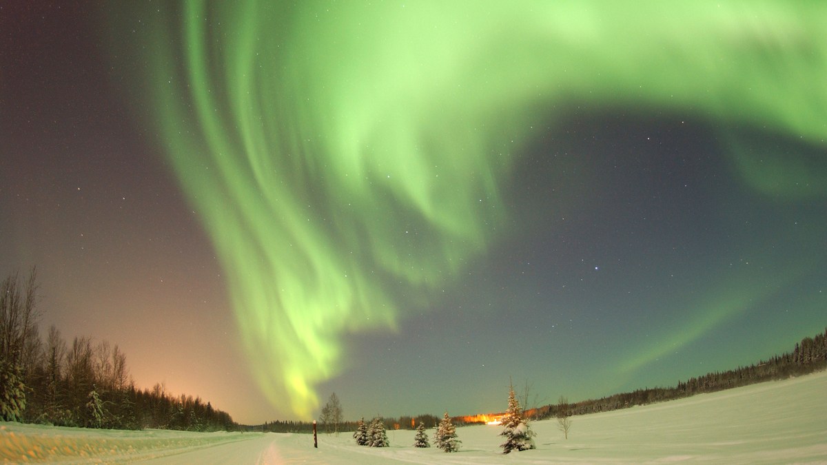 Alaska üzerinde kuzey ışıkları, Eielson üssü yakınları